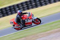 enduro-digital-images;event-digital-images;eventdigitalimages;mallory-park;mallory-park-photographs;mallory-park-trackday;mallory-park-trackday-photographs;no-limits-trackdays;peter-wileman-photography;racing-digital-images;trackday-digital-images;trackday-photos